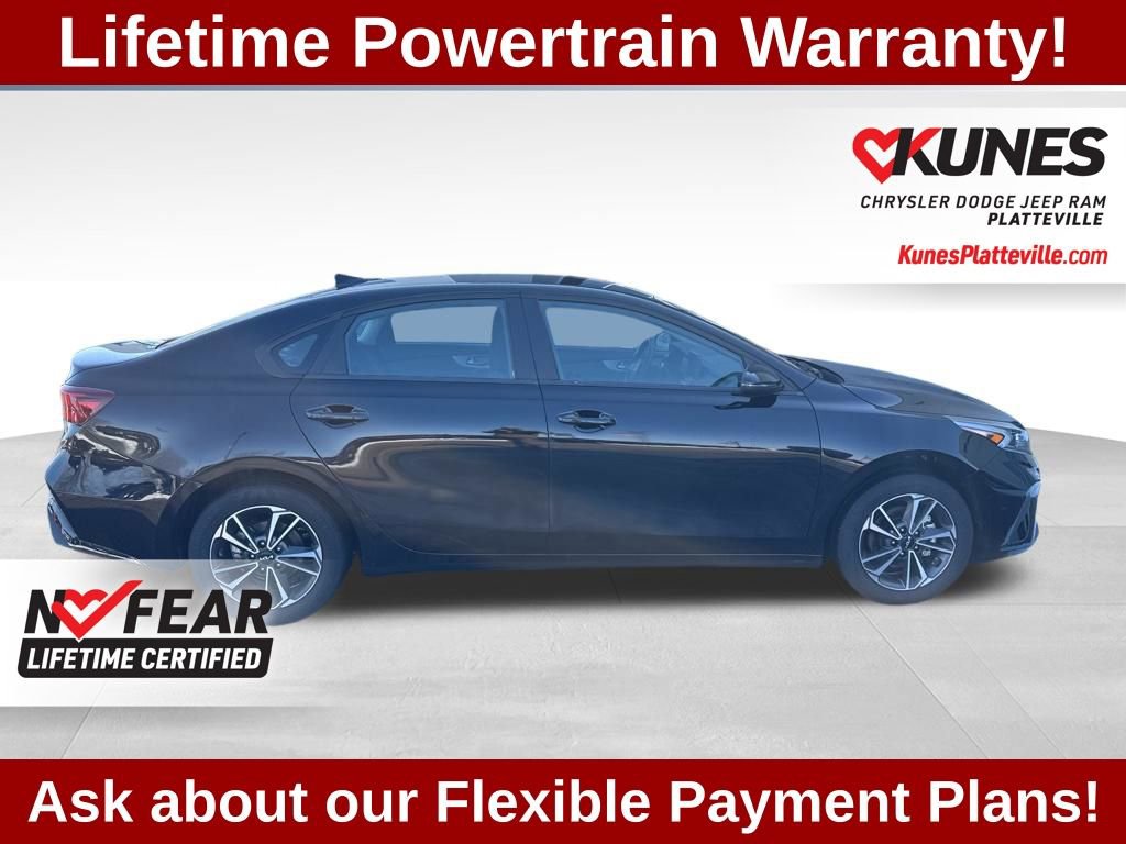 Used 2023 Kia Forte LXS w/ LXS Technology Package FWD image 3