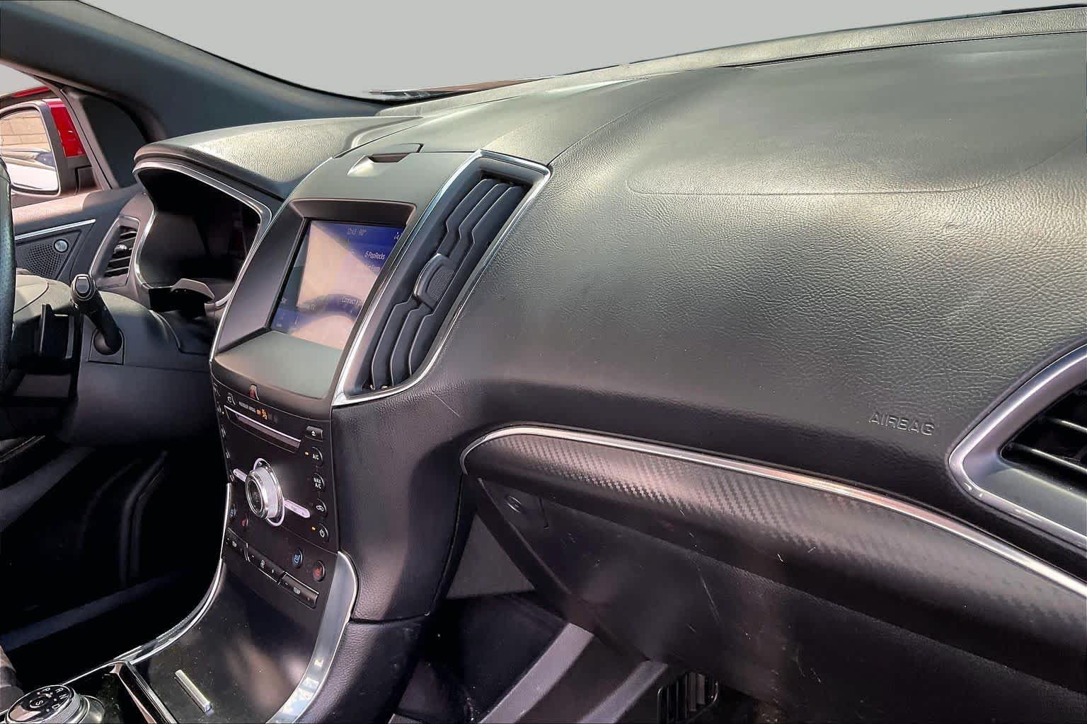 Used 2019 Ford Edge ST w/ Equipment Group 401A AWD/4WD image 18