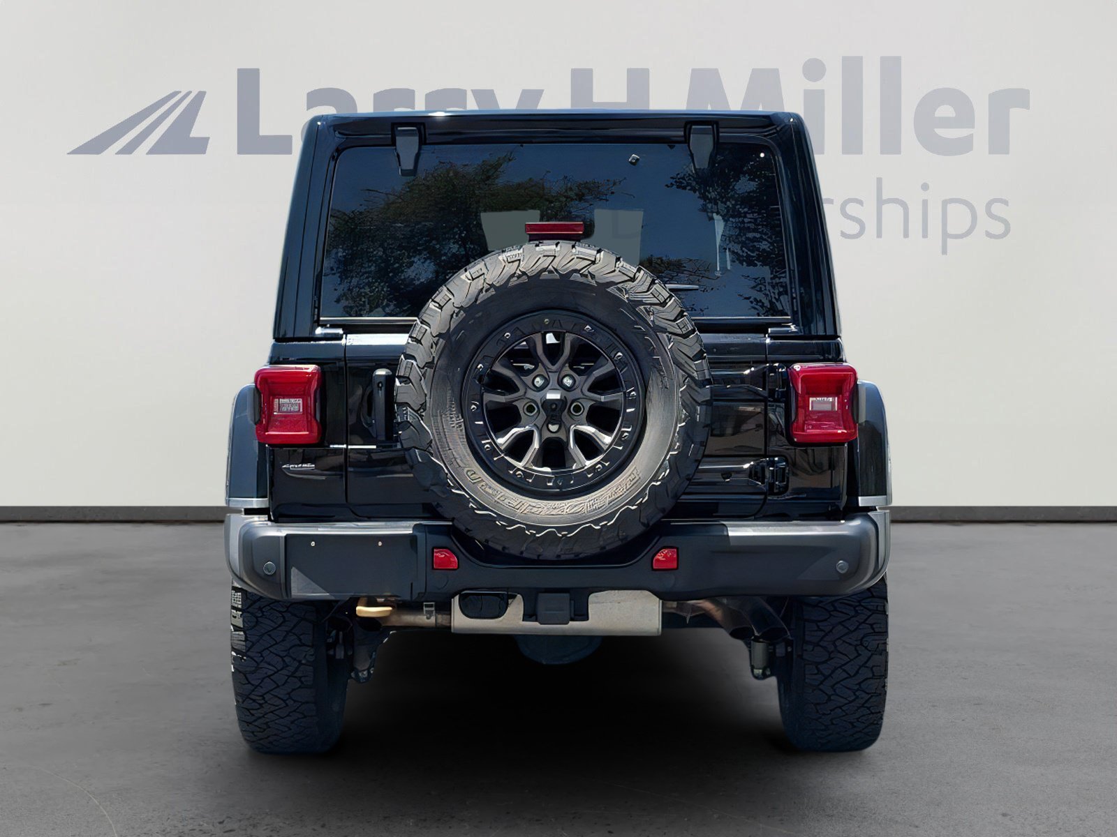 Used 2023 Jeep Wrangler Unlimited Rubicon 392 w/ Trailer Tow Package AWD/4WD image 5