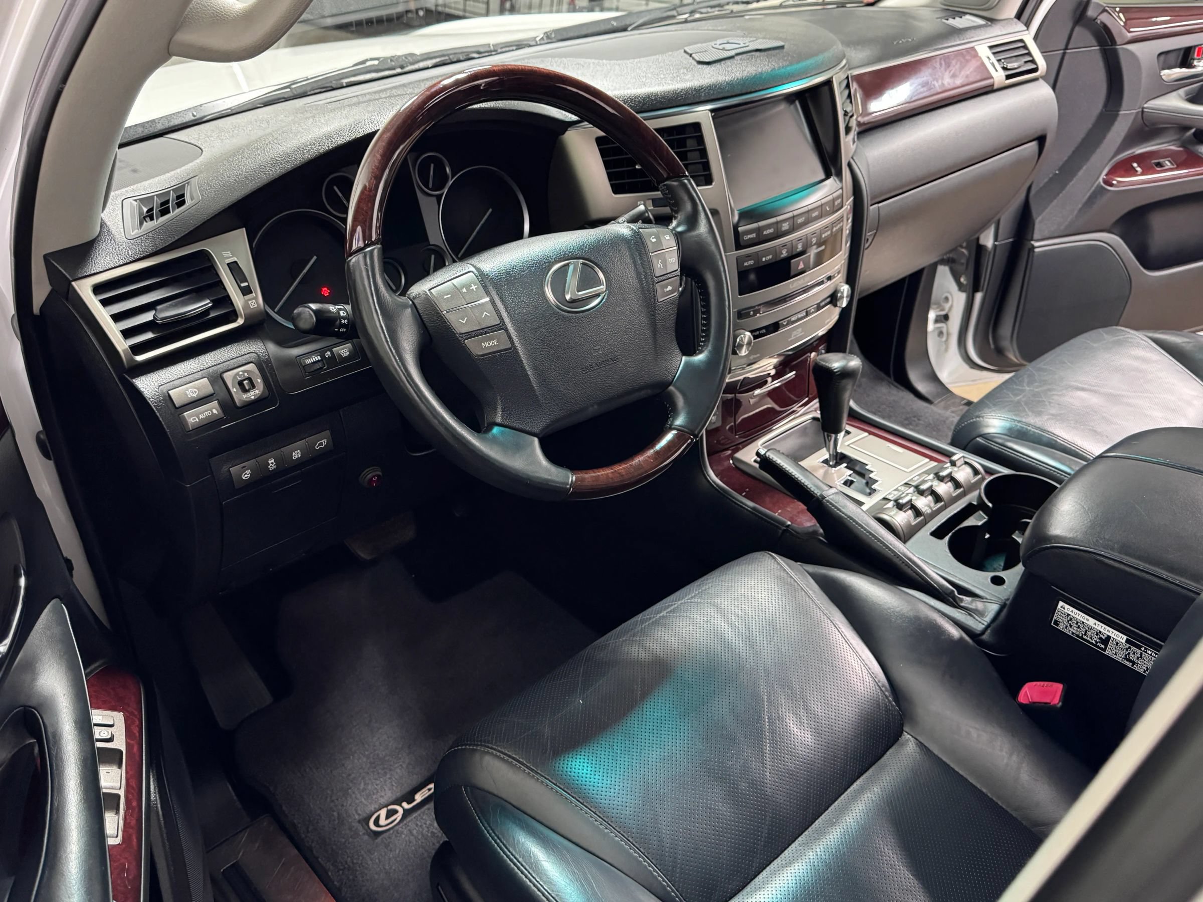 Used 2015 Lexus LX 570 4WD image 20