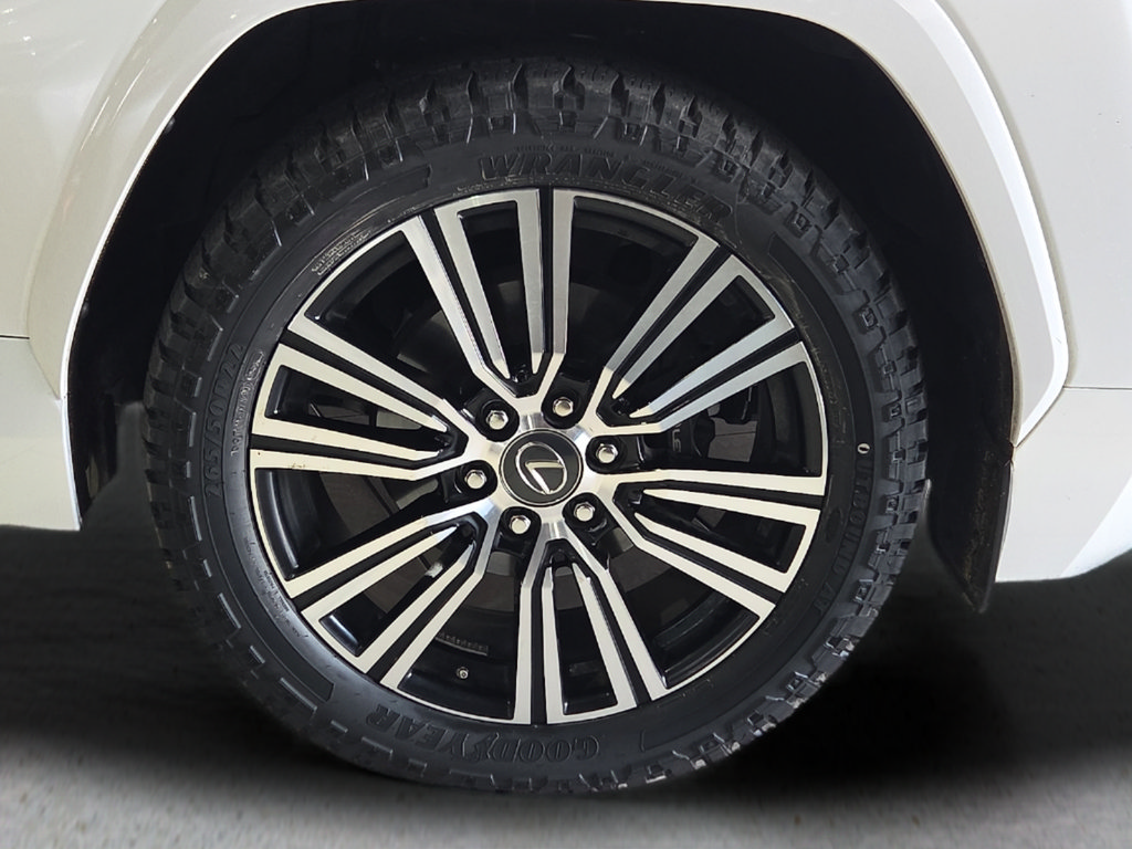 Used 2023 Lexus LX 600 4WD w/ Accessory Package (Z1) image 8