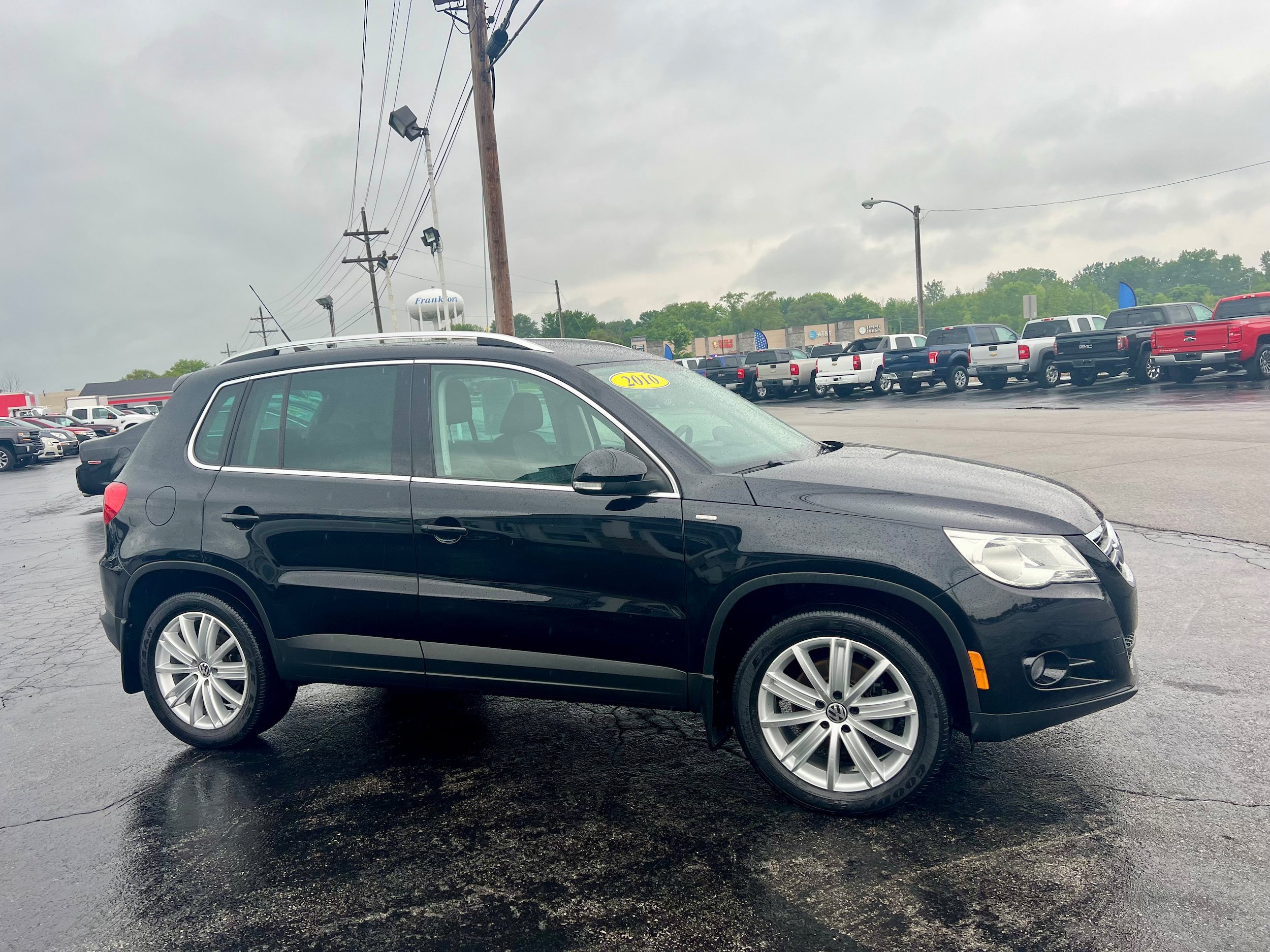 Used 2010 Volkswagen Tiguan S FWD image 4