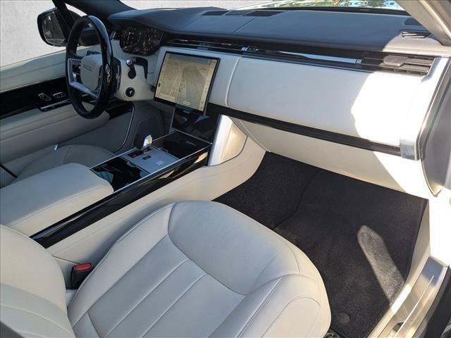 Certified 2025 Land Rover Range Rover SE AWD/4WD image 18