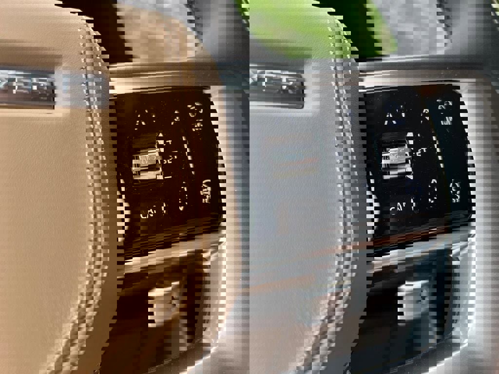 New 2025 Land Rover Range Rover SE image 13