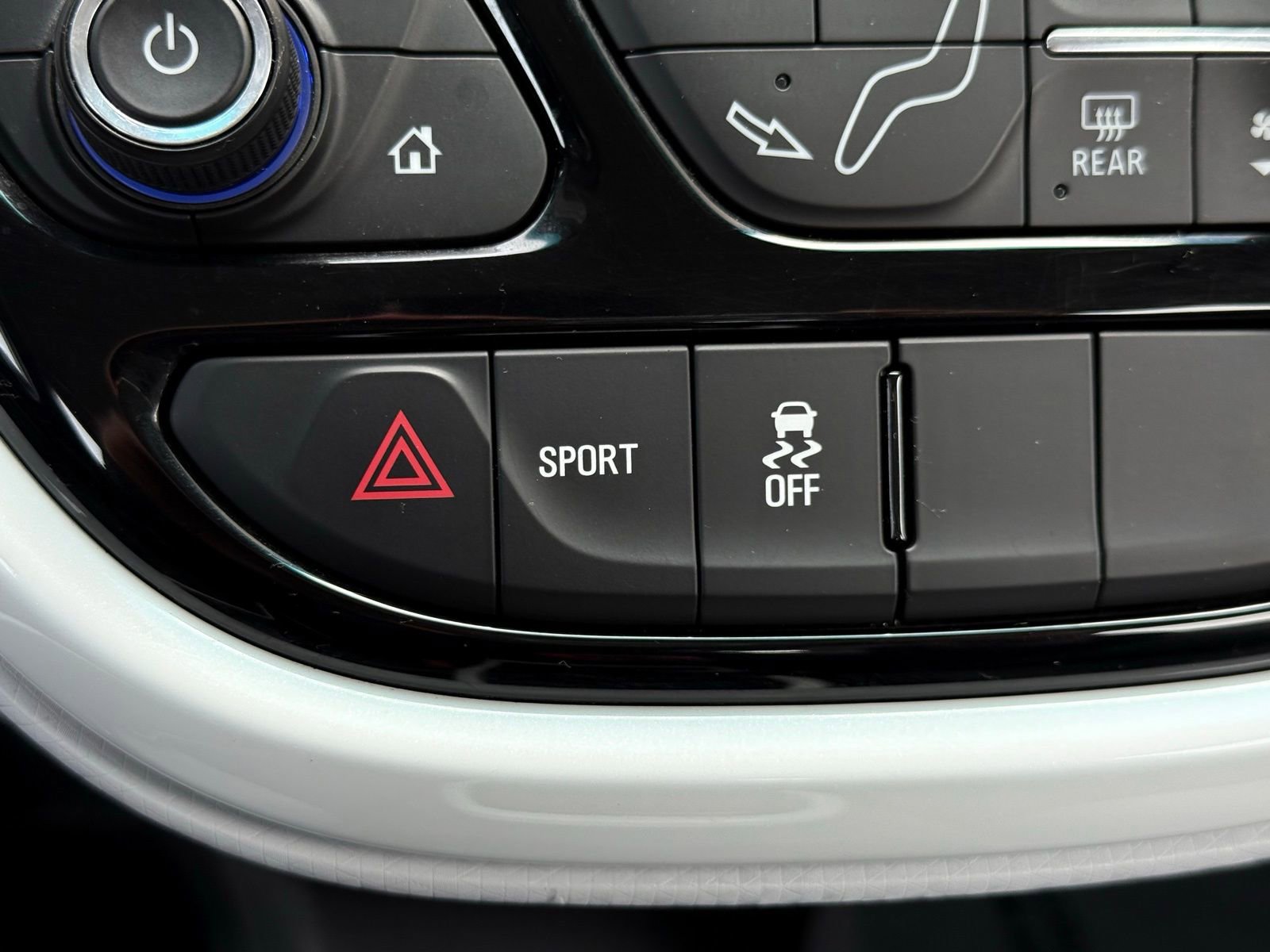 Used 2018 Chevrolet Bolt LT FWD image 38