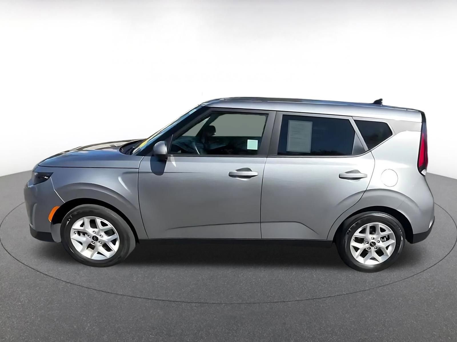 Used 2025 Kia Soul LX w/ LX Technology Package image 9