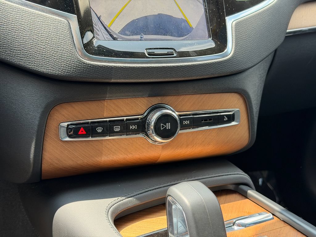 Certified 2025 Volvo XC90 T8 Plus w/ Protection Package Premier AWD/4WD image 18