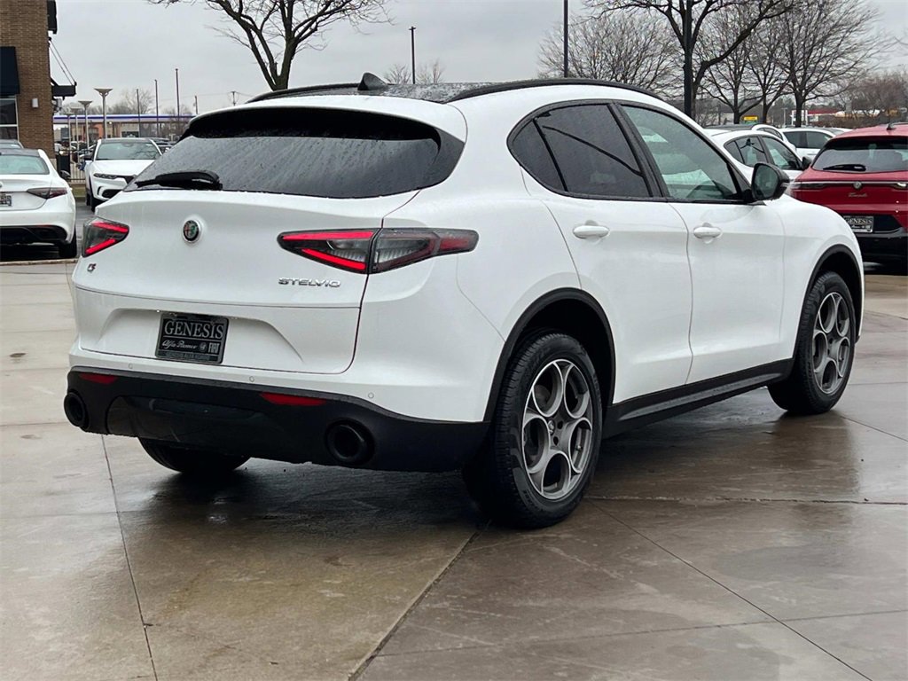 New 2025 Alfa Romeo Stelvio Sprint image 5