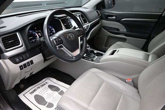 Used 2018 Toyota Highlander Limited AWD/4WD image 16