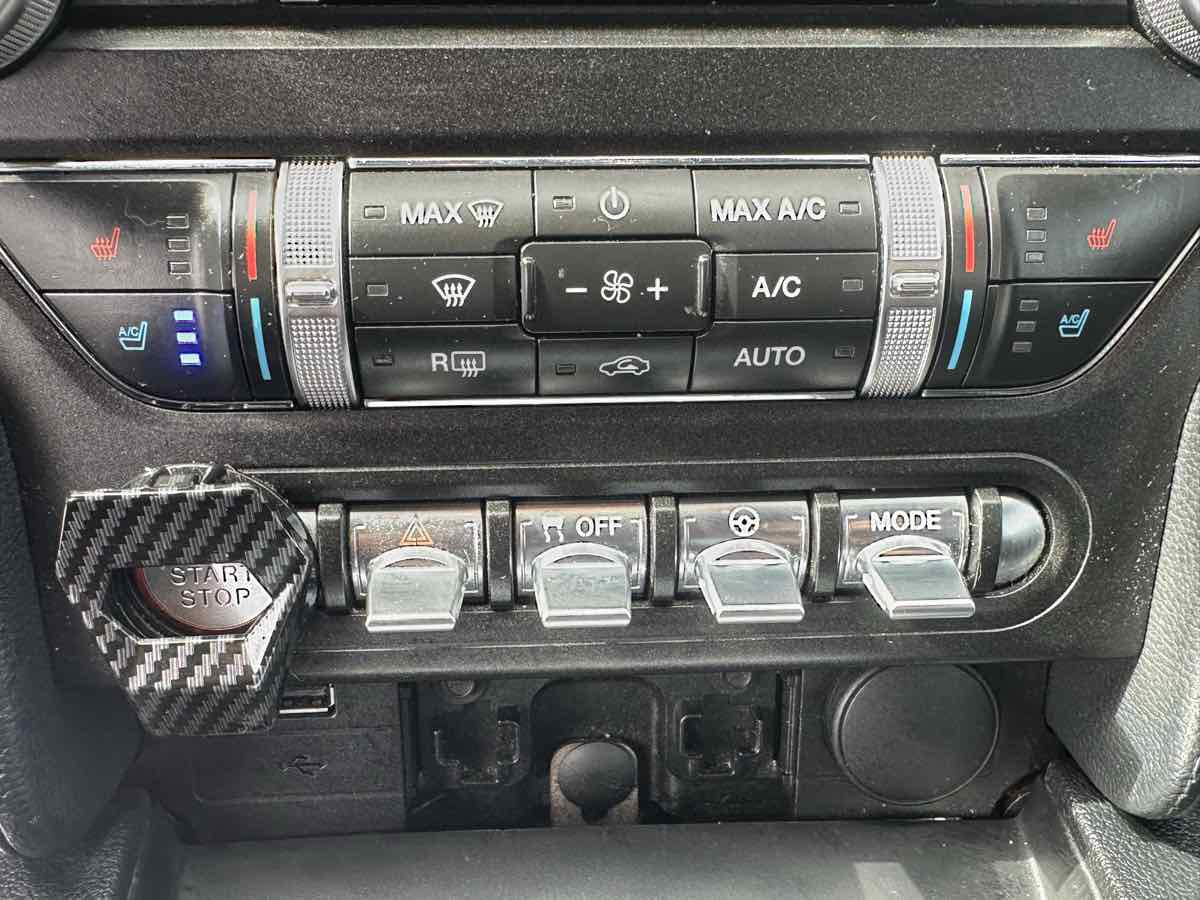 Used 2019 Ford Mustang Premium RWD image 20