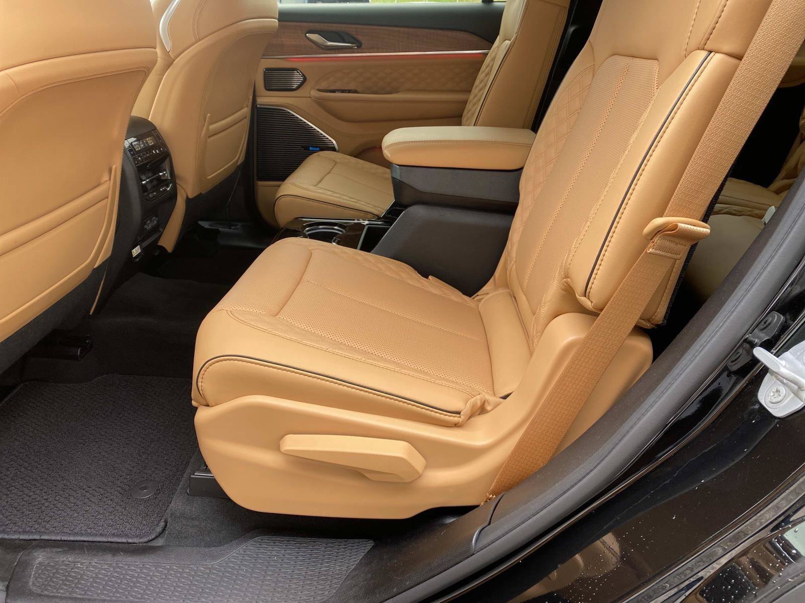 Used 2024 Jeep Grand Cherokee L Summit AWD/4WD image 21
