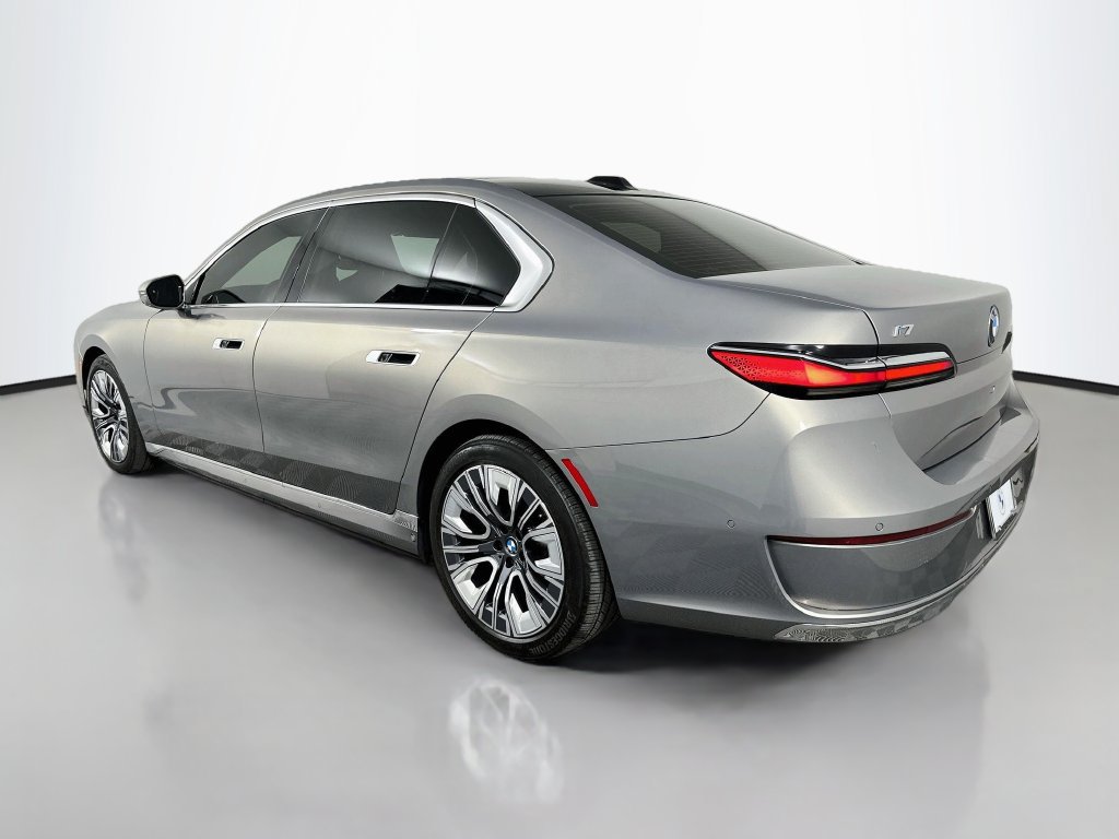 Certified 2024 BMW i7 xDrive60 w/ Executive Package AWD/4WD image 7