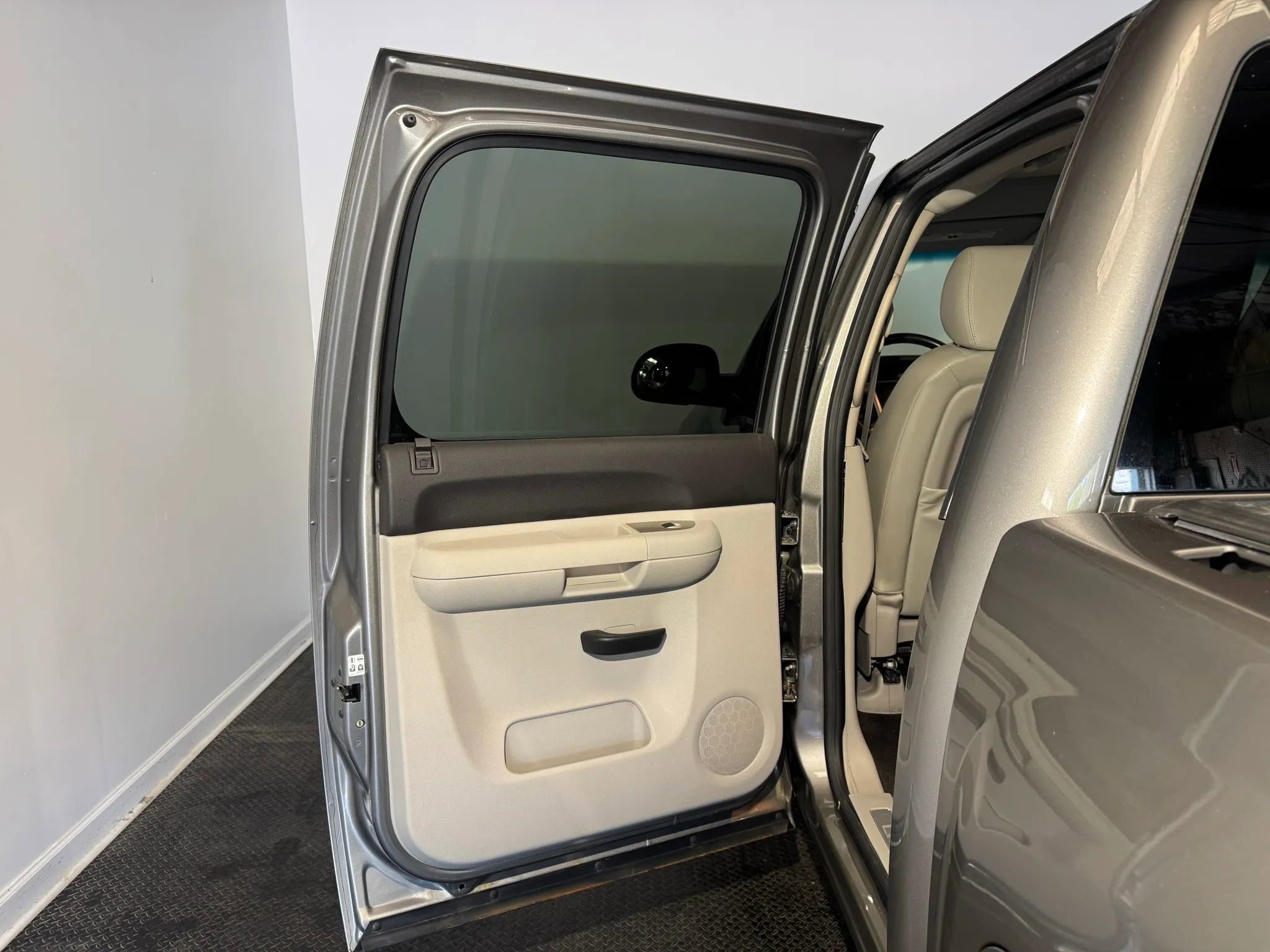 Used 2009 Chevrolet Silverado 1500 LT w/ Regional Value Package image 21