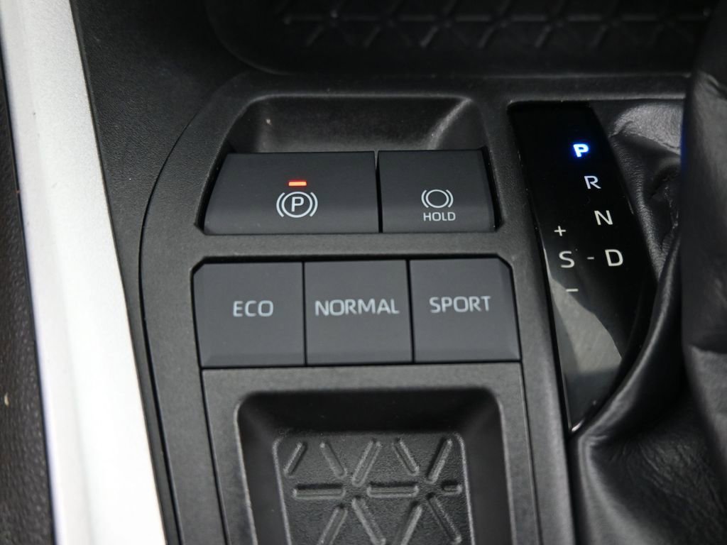 Used 2023 Toyota RAV4 LE image 17