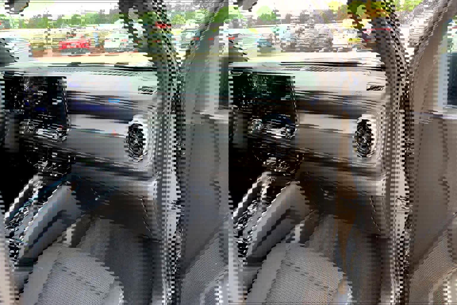 Used 2024 Chevrolet Colorado LT w/ LT Convenience Package image 18