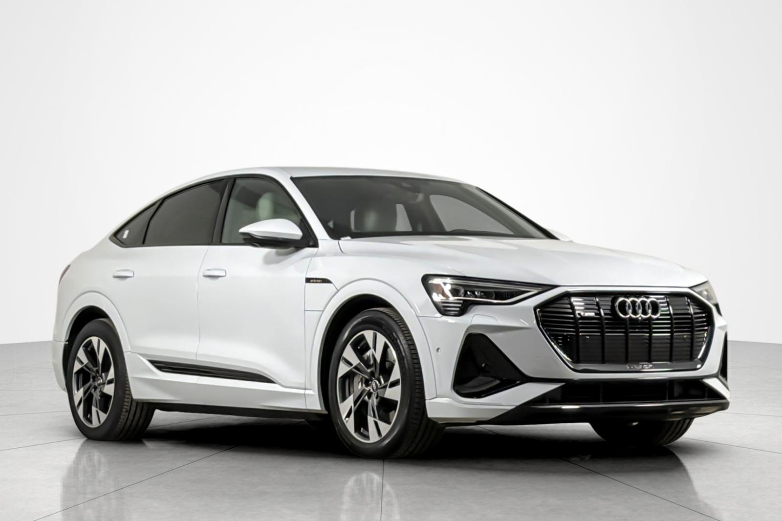 Certified 2023 Audi e-tron Premium w/ Convenience Plus Package AWD/4WD image 7