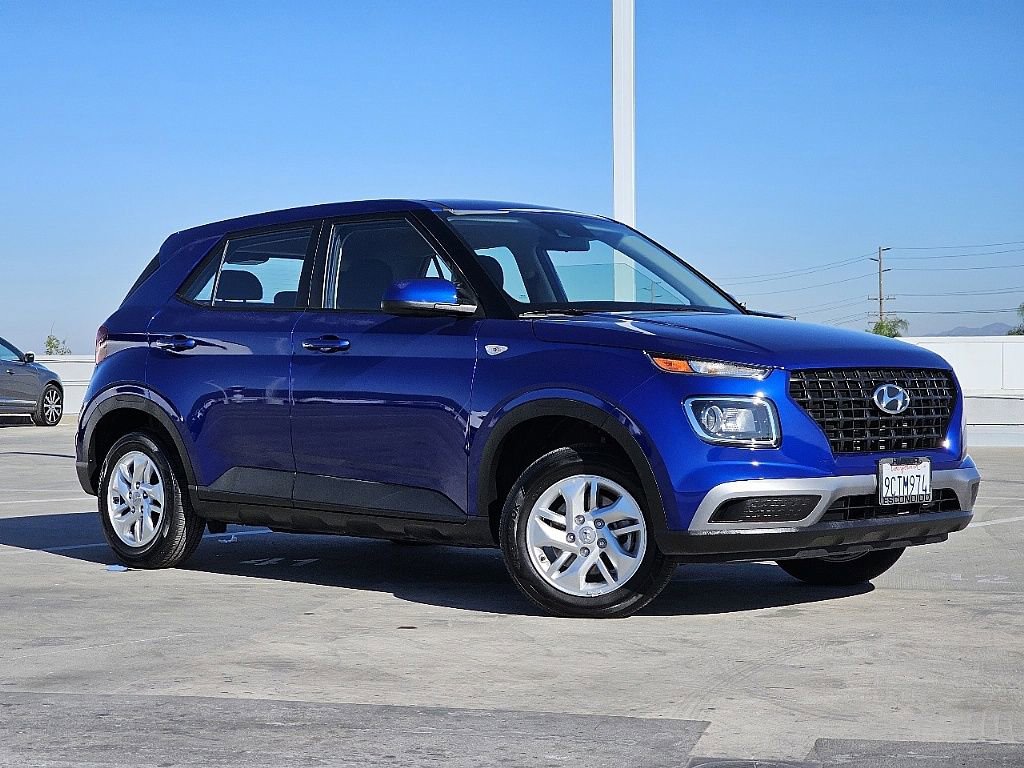 Used 2022 Hyundai Venue SE FWD image 3