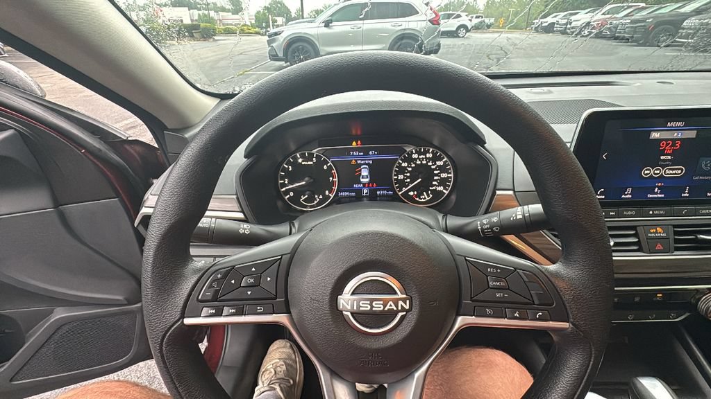 Used 2025 Nissan Altima 2.5 SV FWD image 15