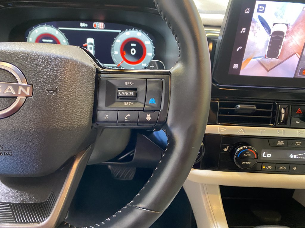 Used 2026 Nissan Pathfinder SL FWD image 34