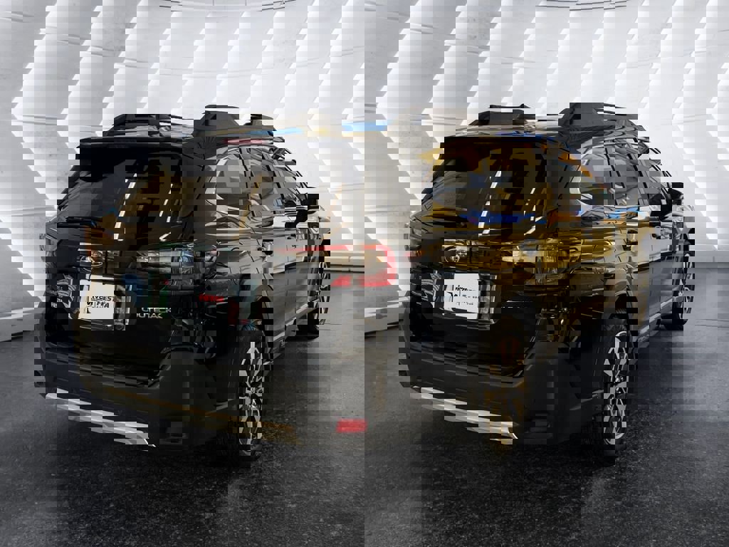 Used 2025 Subaru Outback Limited image 4