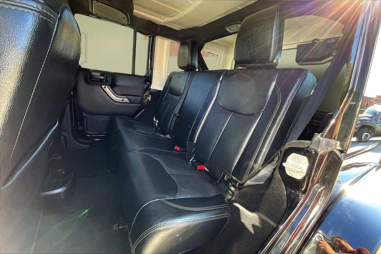 Used 2018 Jeep Wrangler Unlimited Sahara image 21