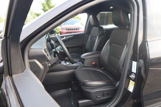 Used 2025 Ford Escape ST-Line AWD/4WD image 8