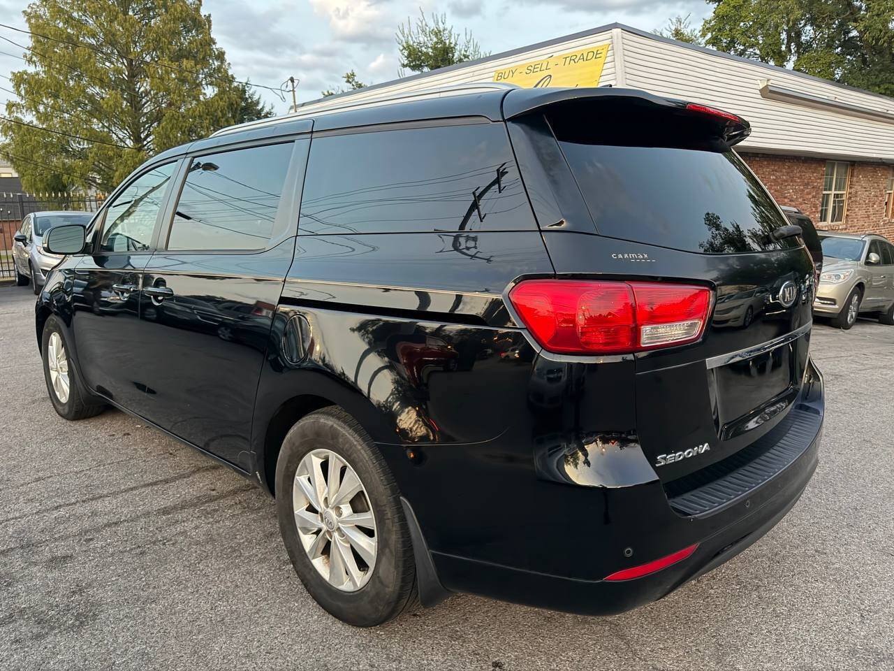 Used 2018 Kia Sedona LX FWD image 12