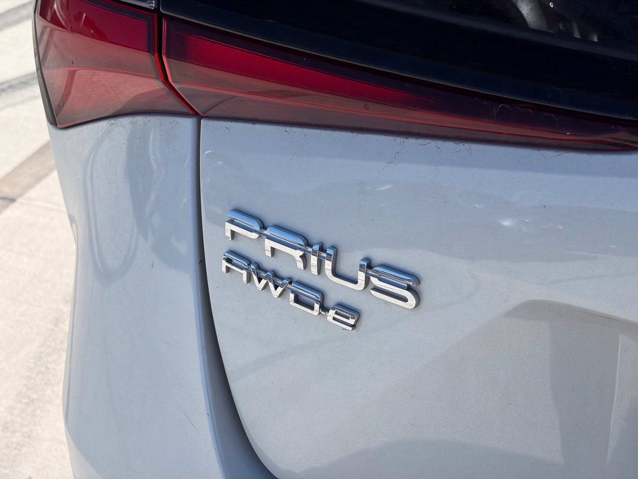 Used 2020 Toyota Prius XLE w/ Advanced Technology Package AWD/4WD image 4