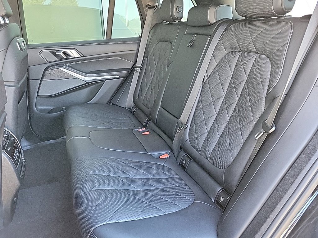 Used 2024 BMW X5 xDrive40i w/ Premium Package AWD/4WD image 13