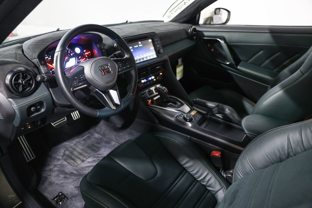 Used 2021 Nissan GT-R Premium image 28