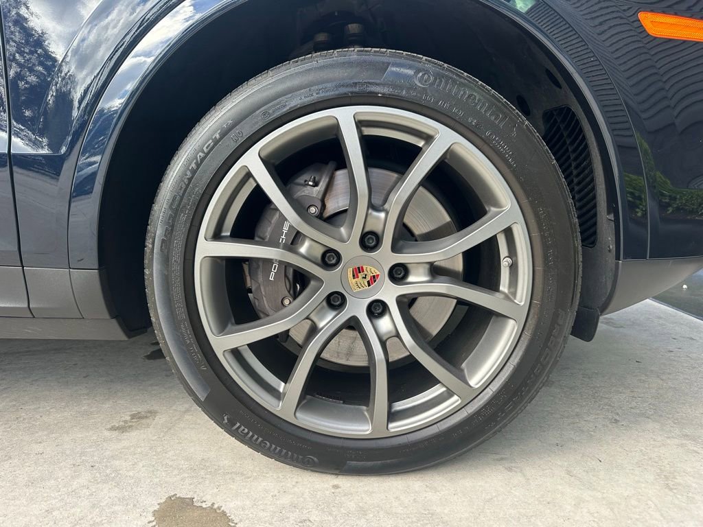 Certified 2023 Porsche Cayenne Platinum Edition image 14