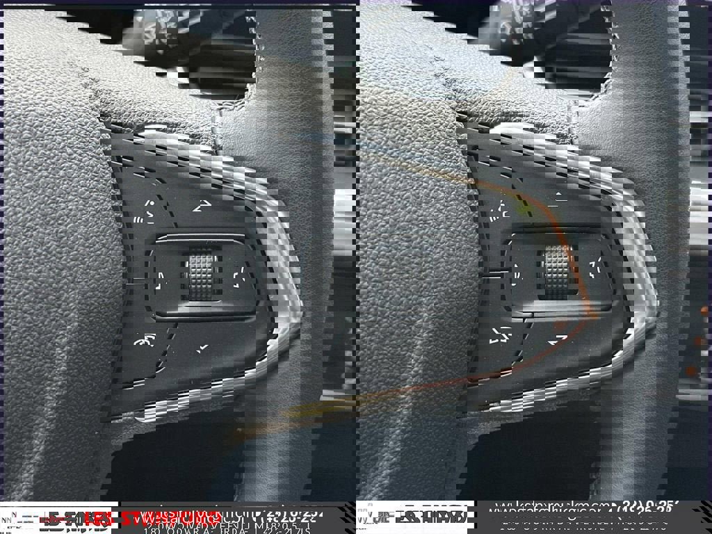 Used 2024 Chevrolet Trax ACTIV w/ Sunroof Package image 24