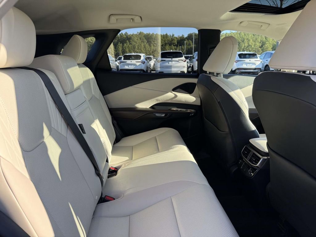 Used 2023 Lexus RX 350h image 16