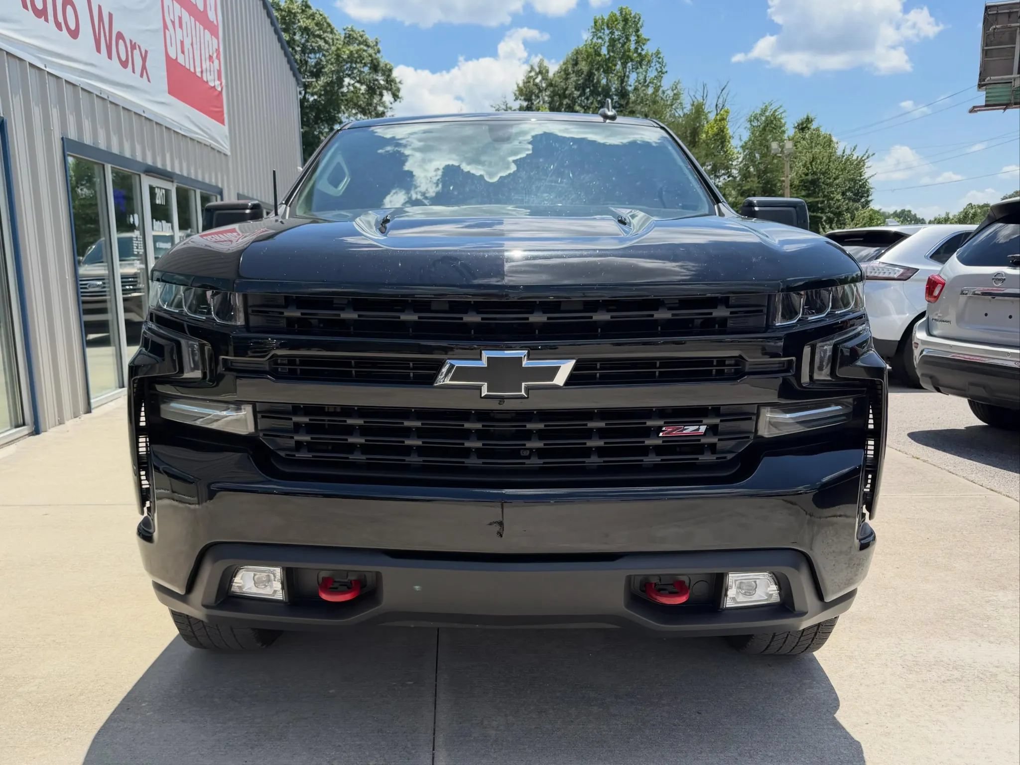 Used 2020 Chevrolet Silverado 1500 LT Trail Boss w/ Midnight Edition AWD/4WD image 2