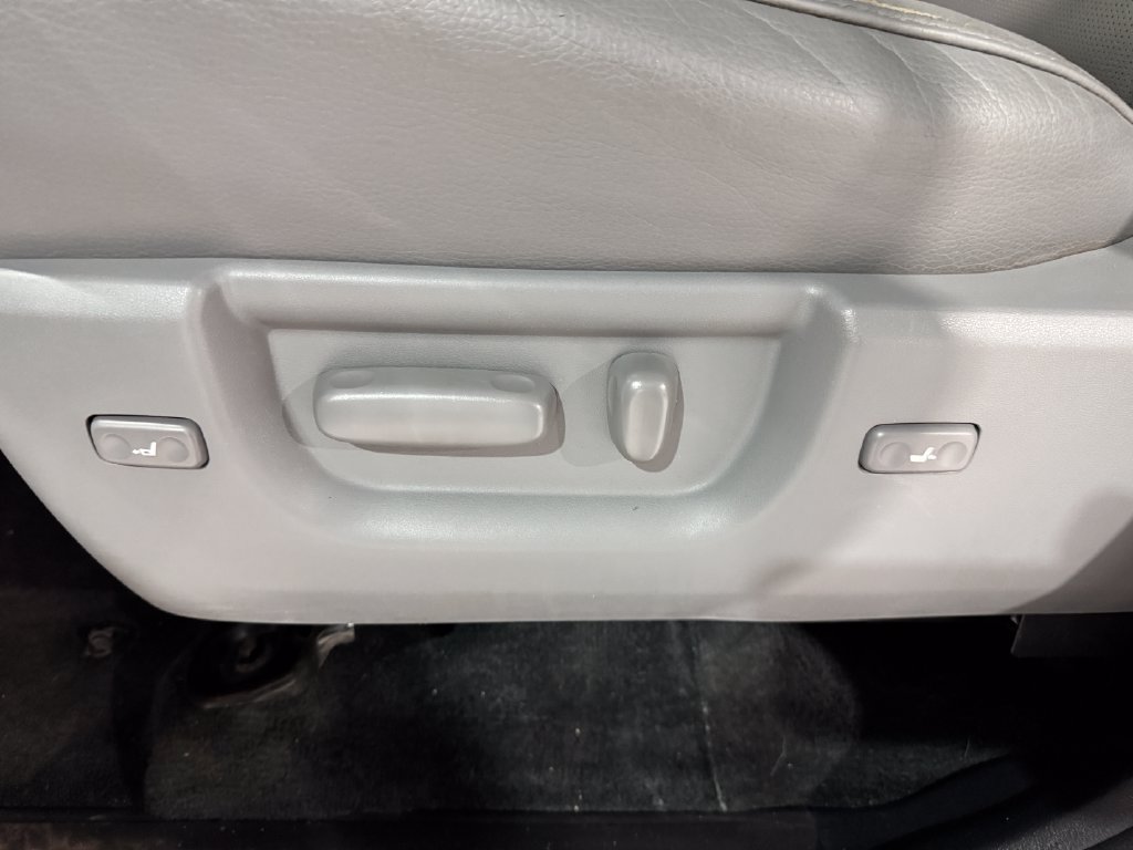 Used 2018 Toyota Sequoia Platinum AWD/4WD image 19