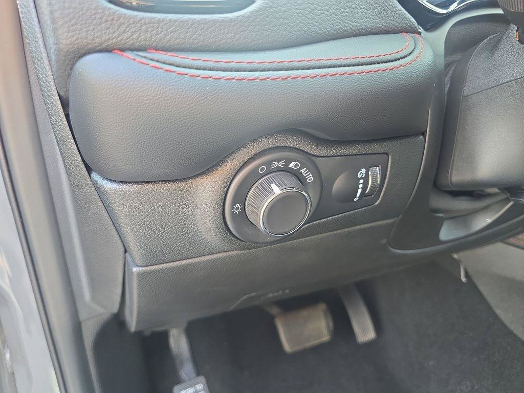 Used 2025 Dodge Durango GT AWD/4WD image 13