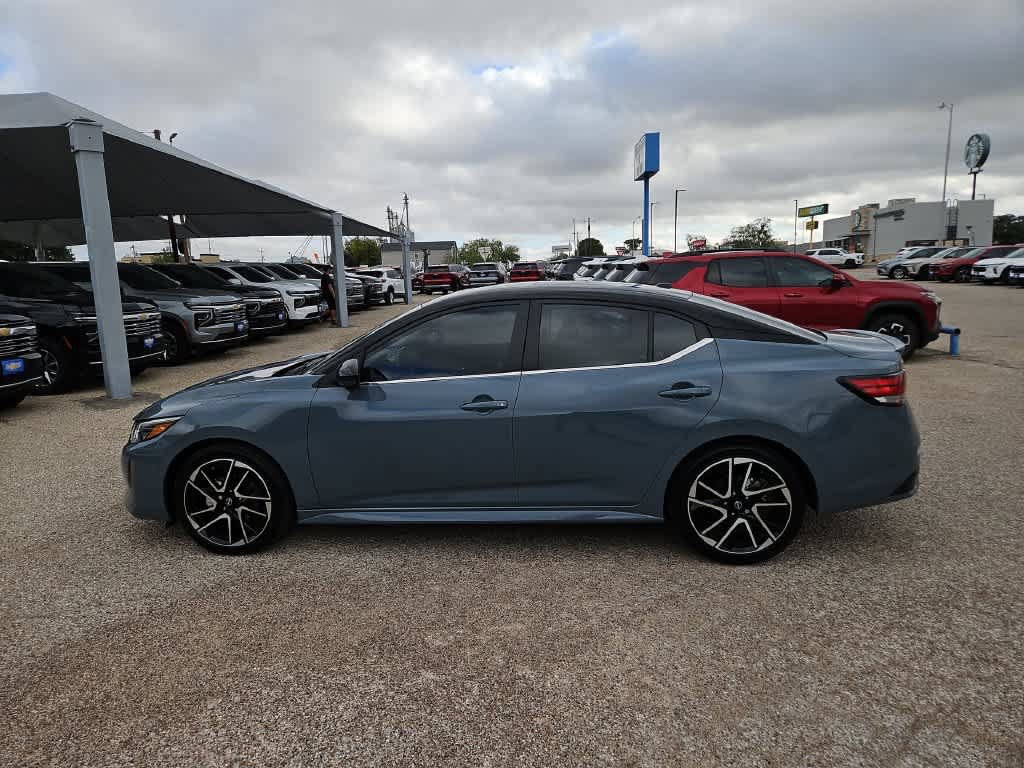 Used 2025 Nissan Sentra SR w/ SR Premium Package FWD image 5