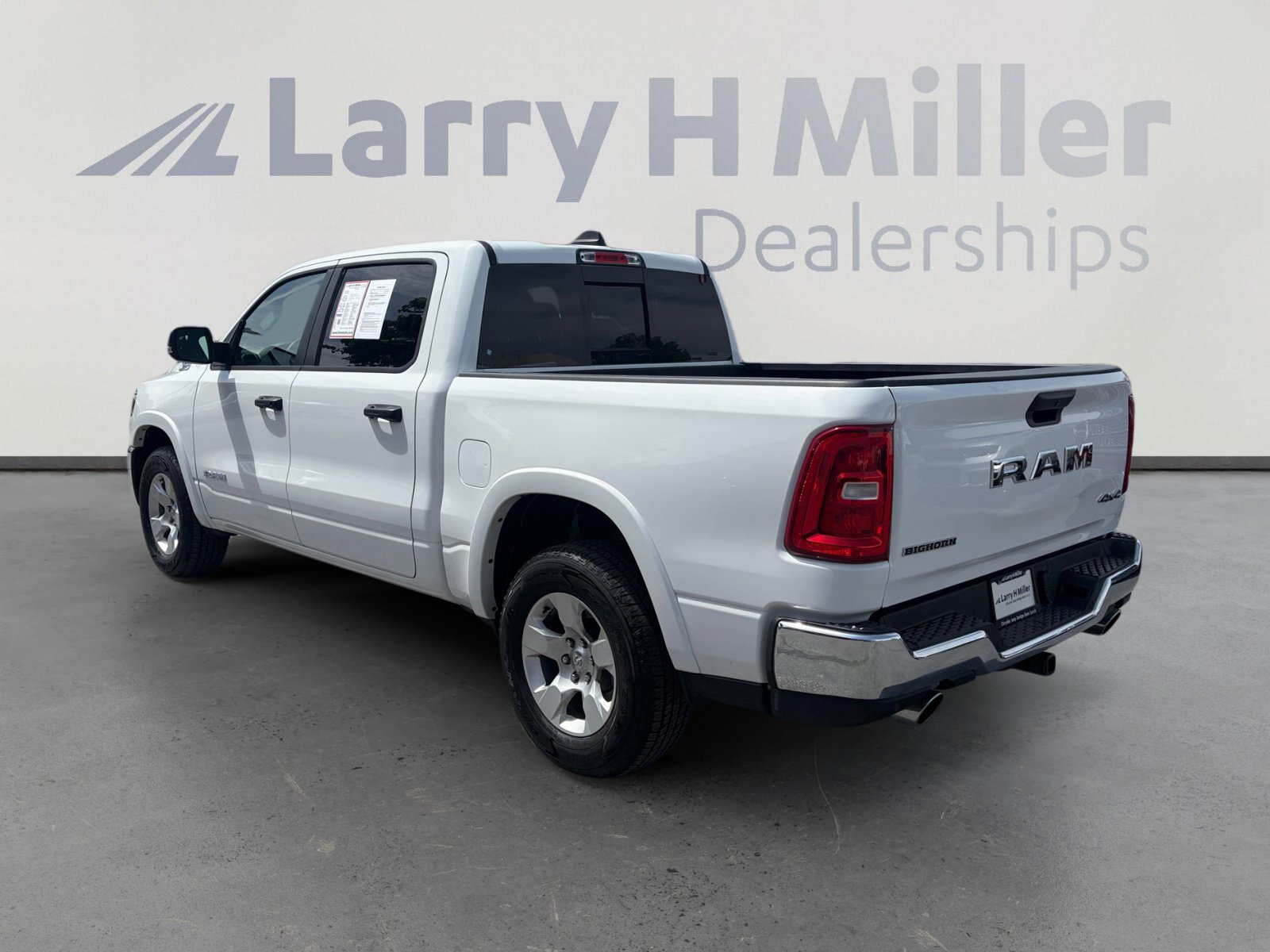 Used 2025 RAM 1500 Big Horn AWD/4WD image 3