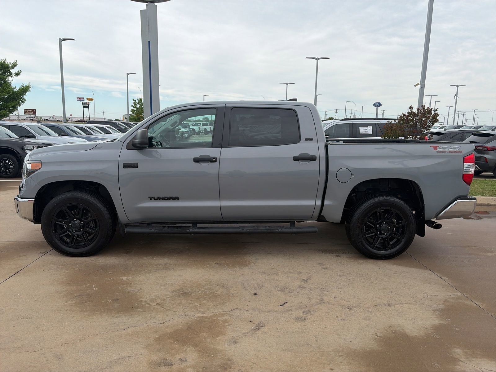 Used 2020 Toyota Tundra SR5 w/ SR5 Upgrade Package image 2