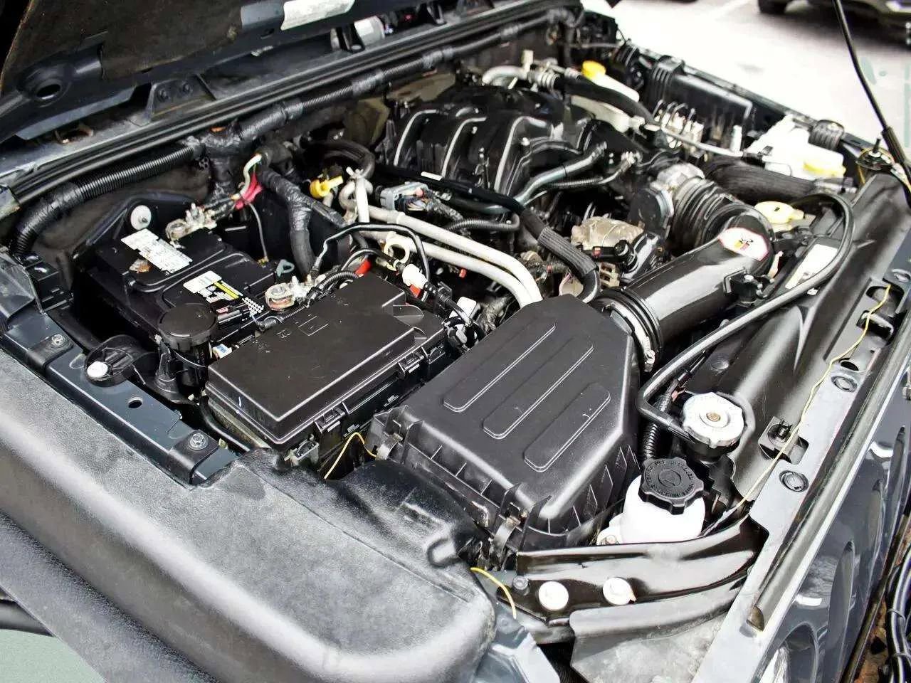 Used 2016 Jeep Wrangler Unlimited Rubicon w/ Connectivity Group image 30