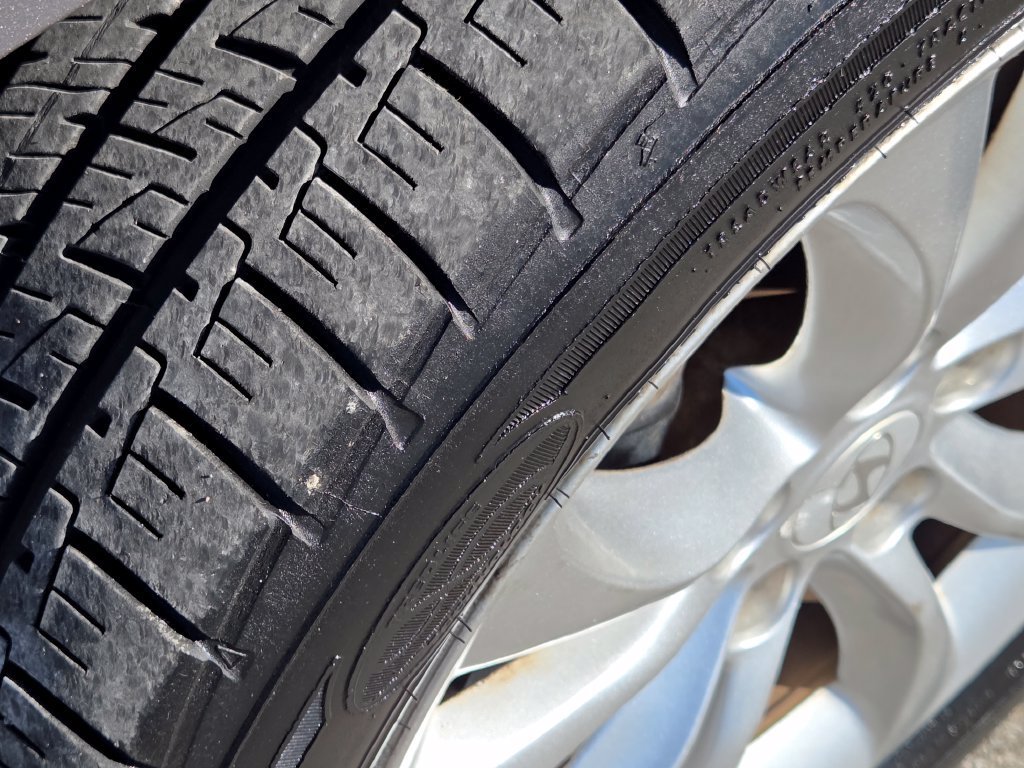 Used 2013 Hyundai Genesis 3.8 RWD image 17