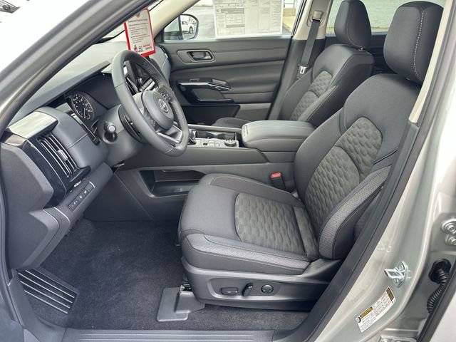 New 2025 Nissan Pathfinder SV image 10