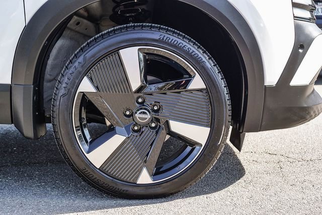 Used 2025 Nissan Kicks SR image 12