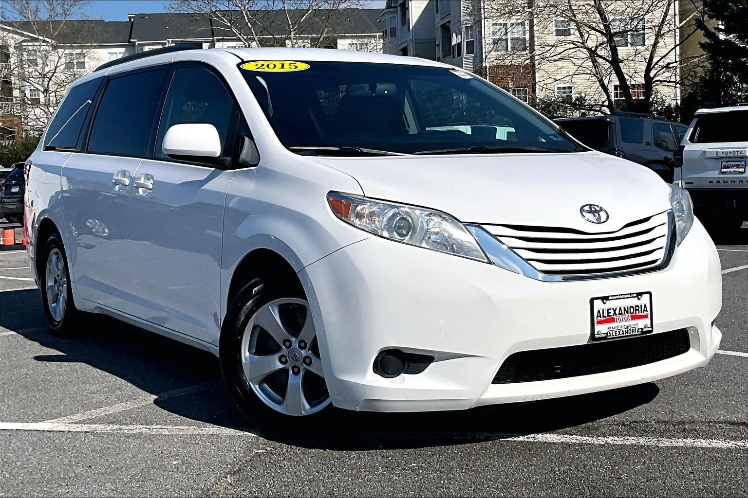 Used 2015 Toyota Sienna LE image 2