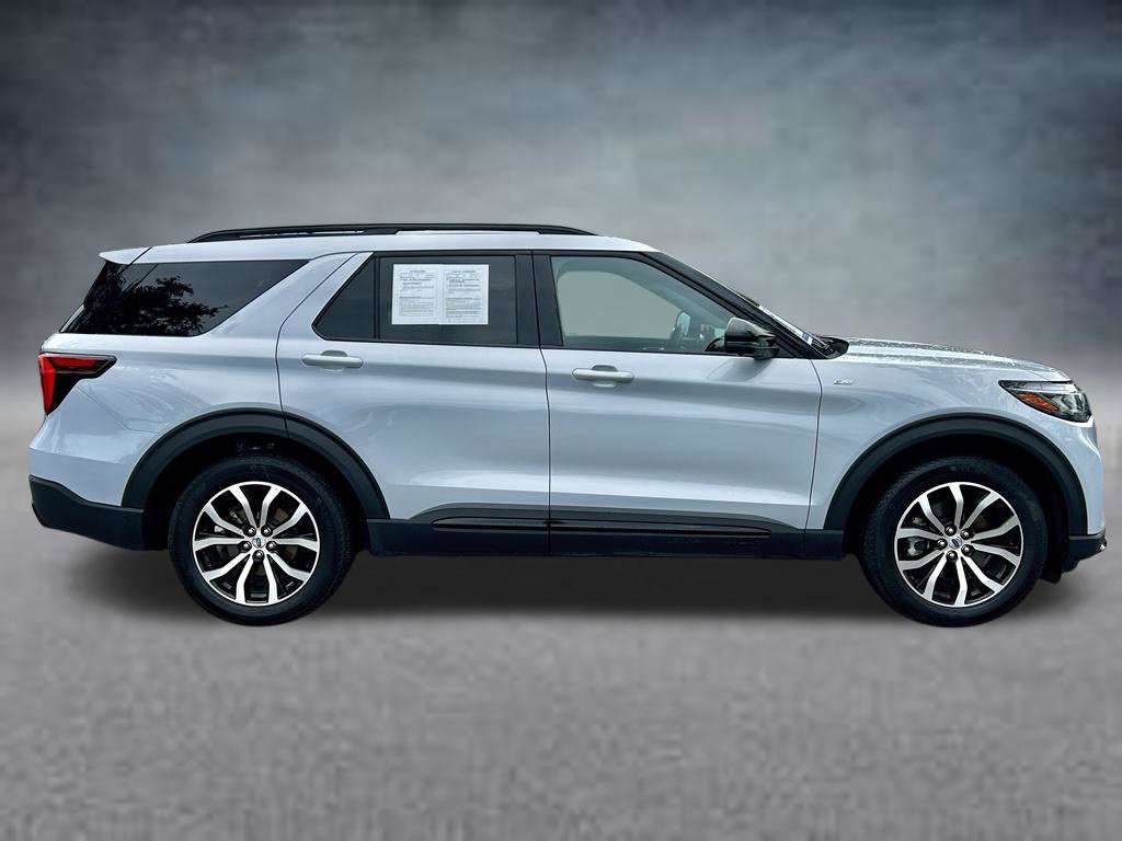 Used 2026 Ford Explorer ST-Line AWD/4WD image 4