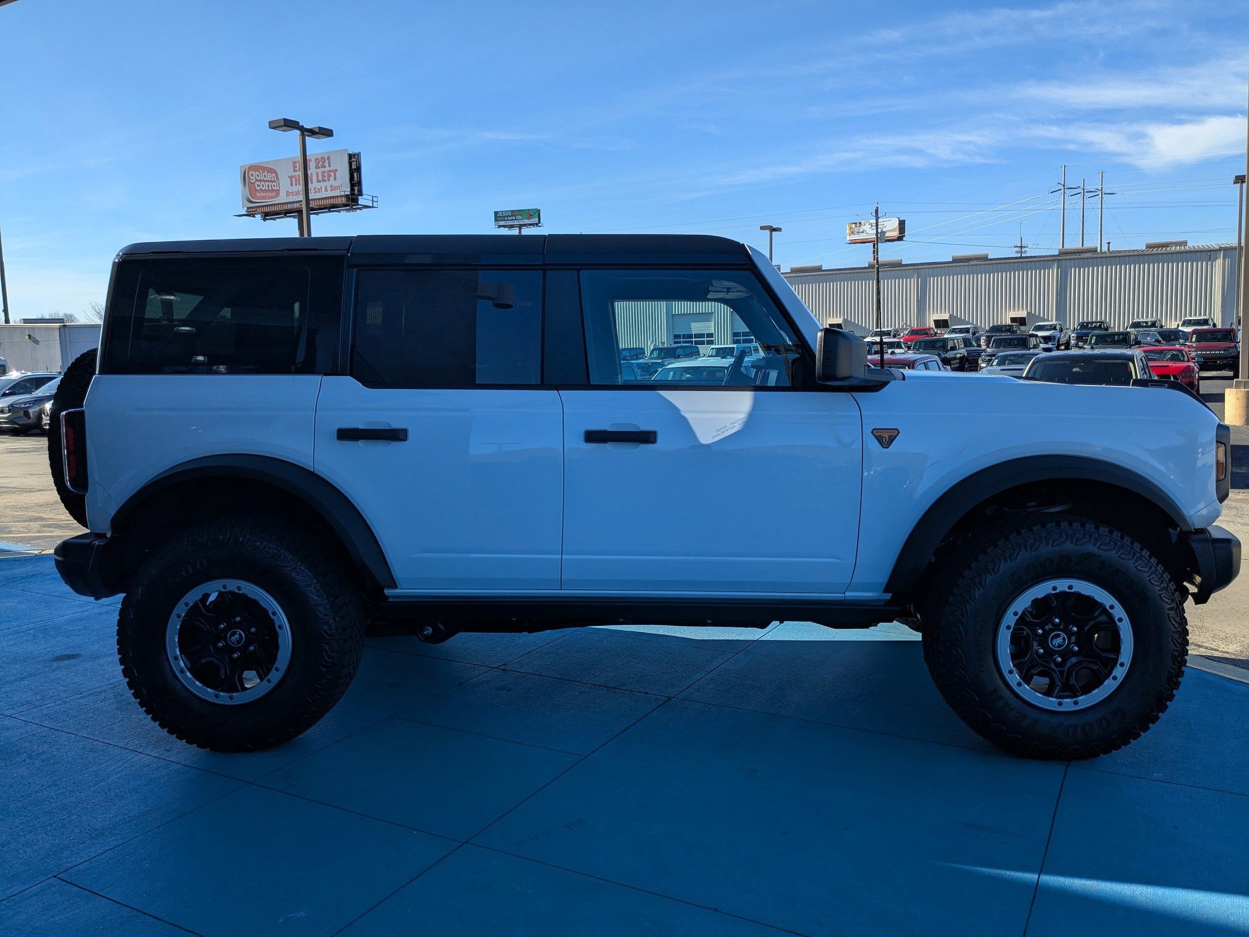 New 2025 Ford Bronco Badlands w/ Sasquatch Package image 3