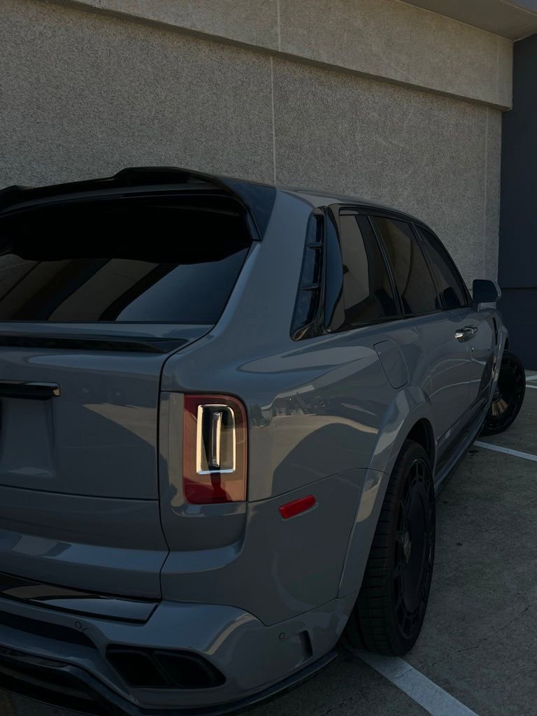 Used 2022 Rolls-Royce Cullinan Black Badge AWD/4WD image 28