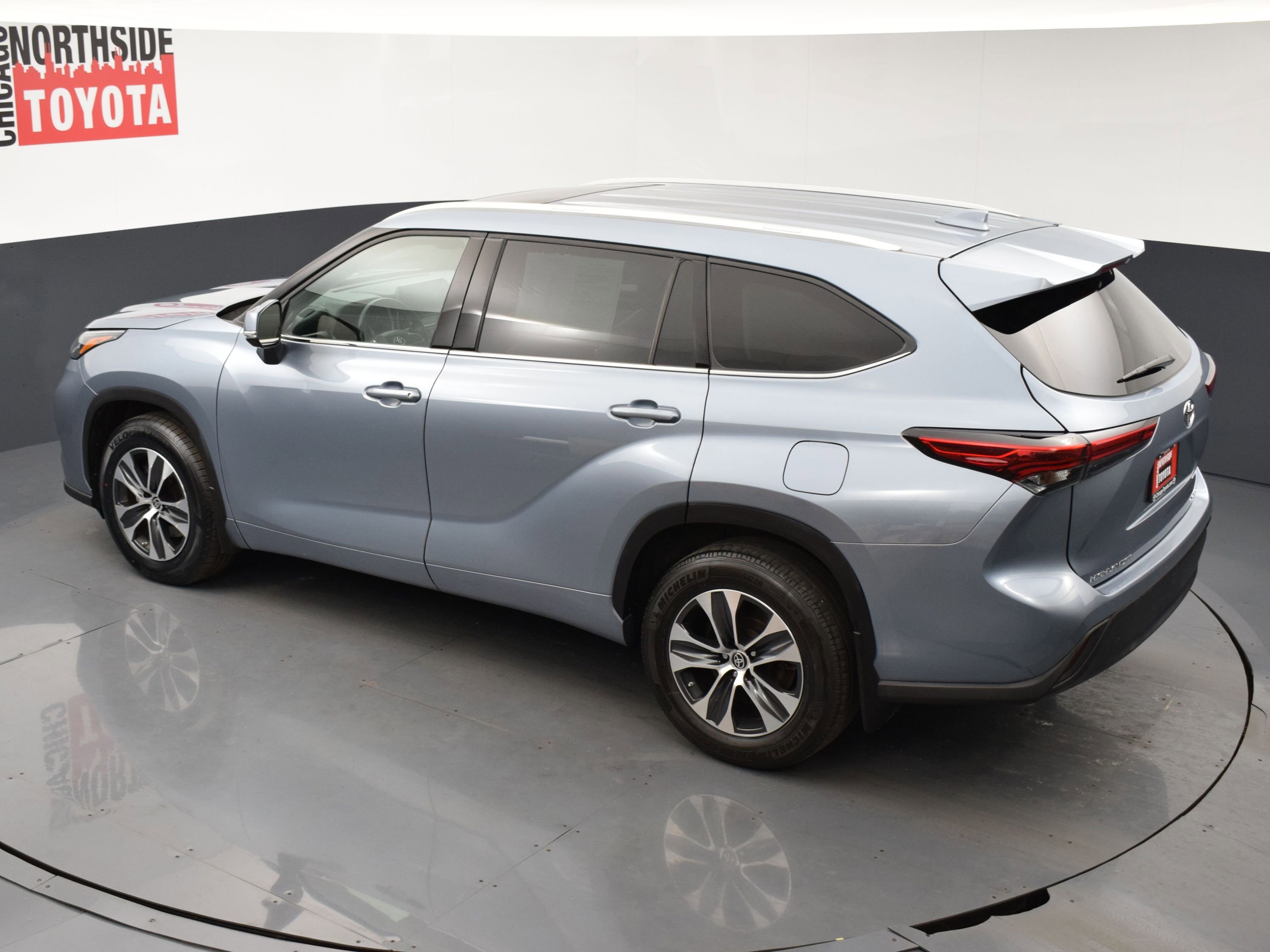 Used 2022 Toyota Highlander XLE AWD/4WD image 23
