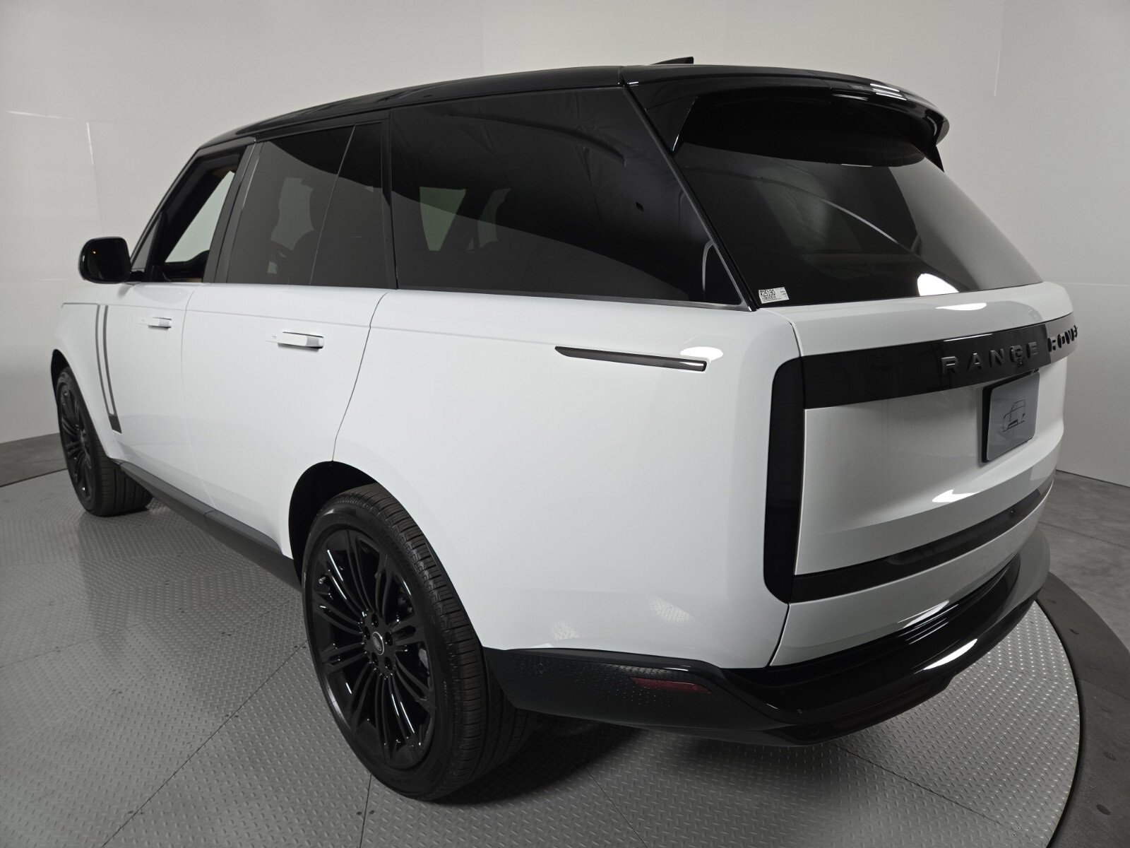 New 2025 Land Rover Range Rover SE image 15