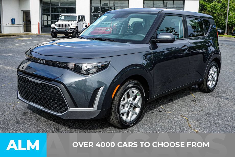 Used 2025 Kia Soul LX w/ LX Technology Package FWD image 2